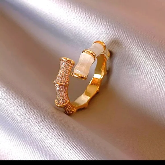 Gold diamond bamboo style ring - Picture 3 of 3